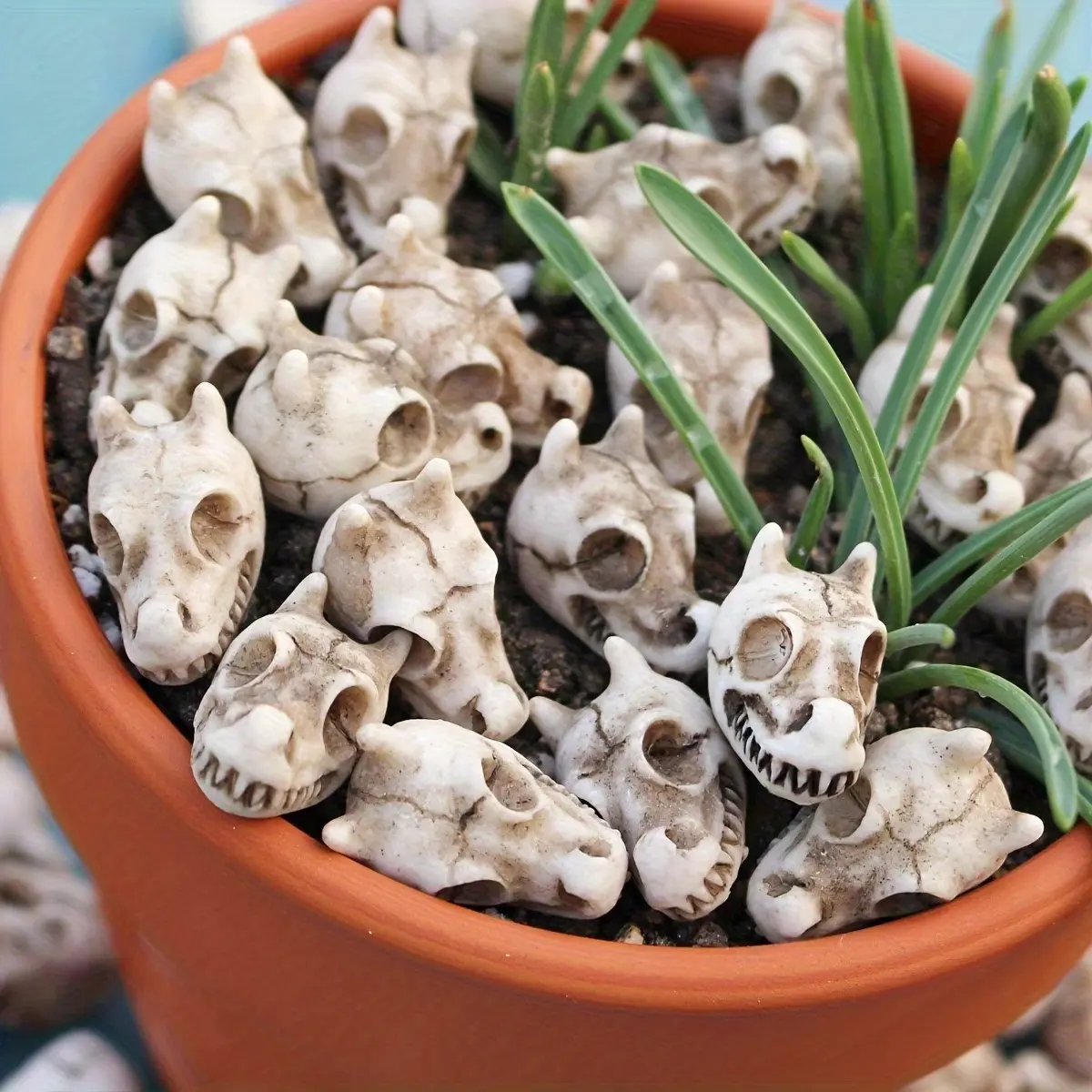 30 Resin Mini Skull Garden Decorations, Mini Outdoor Lawn Ornaments, Dinosaur Theme Decor, Perfect for Gardens and Lawns