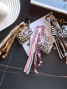 Y2K Style Women's Vintage Leopard Print Leather Heart Keychain, Bag Accessory Charm, Unique Retro Key Holder Pendant, Leopard Pattern