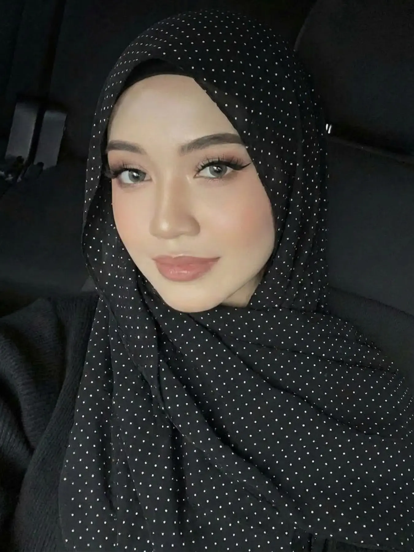 Women's Fashion Hijab for Muslim Head Scarf with Classic Dot Pattern, Versatile Scarf for Everyday Wear, Lightweight Luxury Wrap for Outdoors