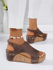 3-color women's wedge heel thick soled sandals, retro rivet decoration, open toe hollow design, Velcro switch, Adjustable Sandals, casual outdoor sandals, suitable for daily and vacation wear