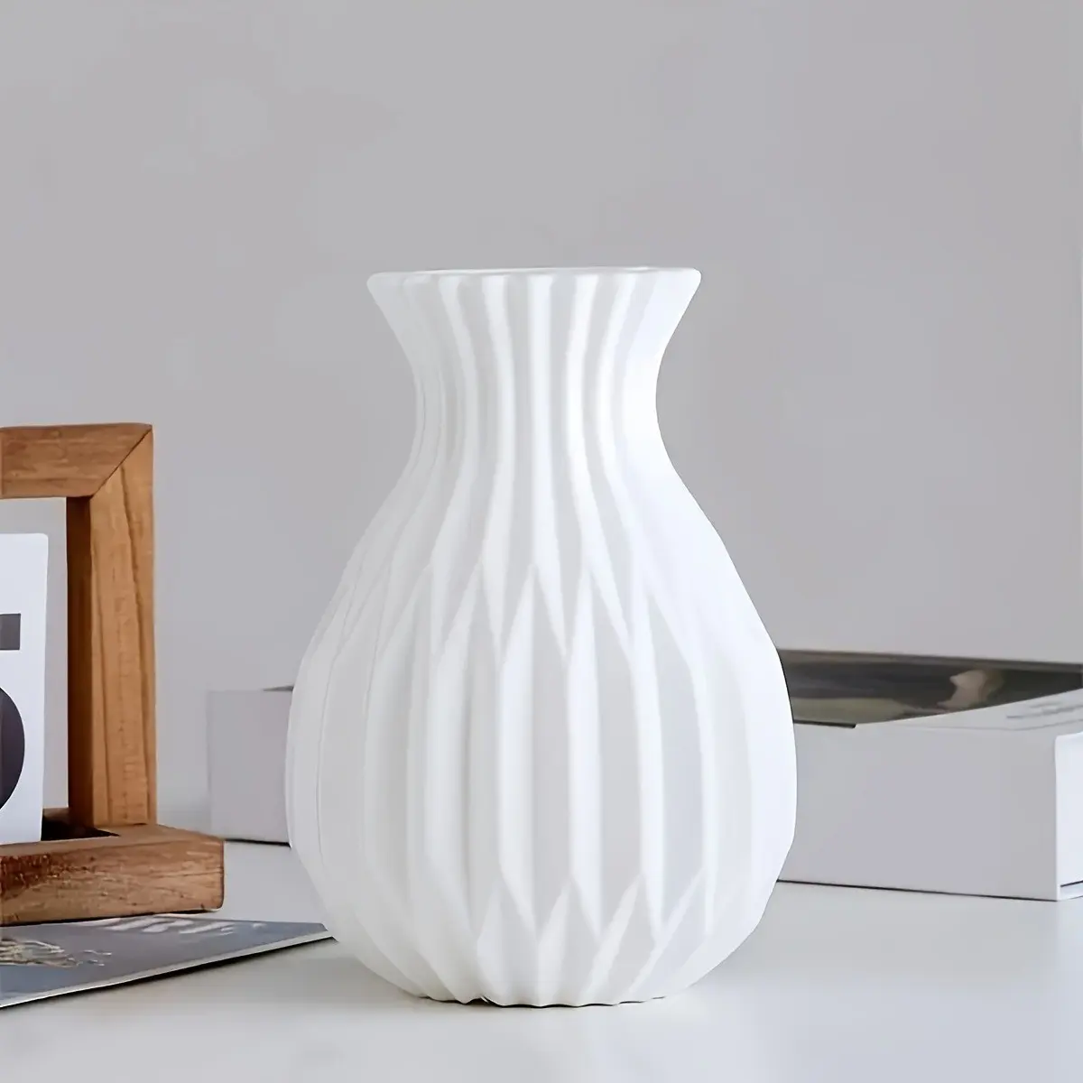 Nordic Style Minimalist Vase, Decorative Vase, Vases Home Decor, Geometric Design, Durable Plastic, Ideal for Dried and Hydroponic Flowers, Perfect Home Decoration