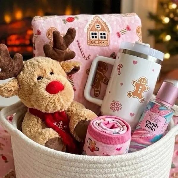 Classic Holiday Gift Basket Bundle – 6 Pieces Classic Holiday Gift Basket Bundle – 6 Pieces