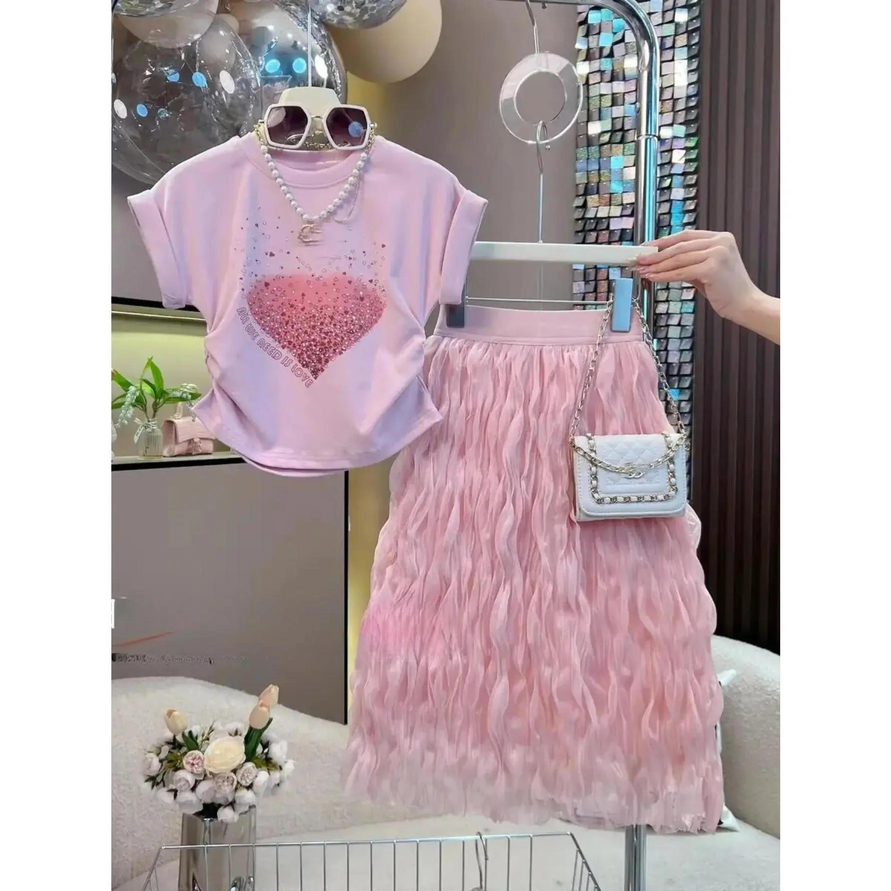 Girls' New Summer 2pcs Set: Heart Sequin Short-Sleeve T-Shirt + Pink Pleated Midi Skirt |   Sweet Girl Style Outfit