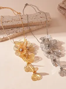 Elegant Water Diamond Flower Pendant Necklace, Hollow Design Jewelry for Women, Ideal Gift for Special Occasions