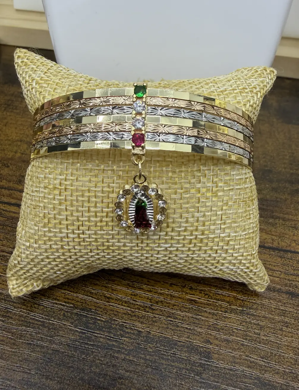 Juego de pulseras semanarios con dije virgen en oro laminado Medida 7cm aproximadamente