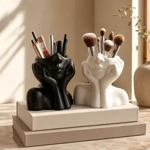 Sculptural Face Makeup Brush Holder, Lightweight Plastic Cosmetic Organizer Cup, Multi-Functional Pen Holder for Vanity Desk, Trendy Girls’ Desktop Storage for Brushes, Pencils & Beauty Tools