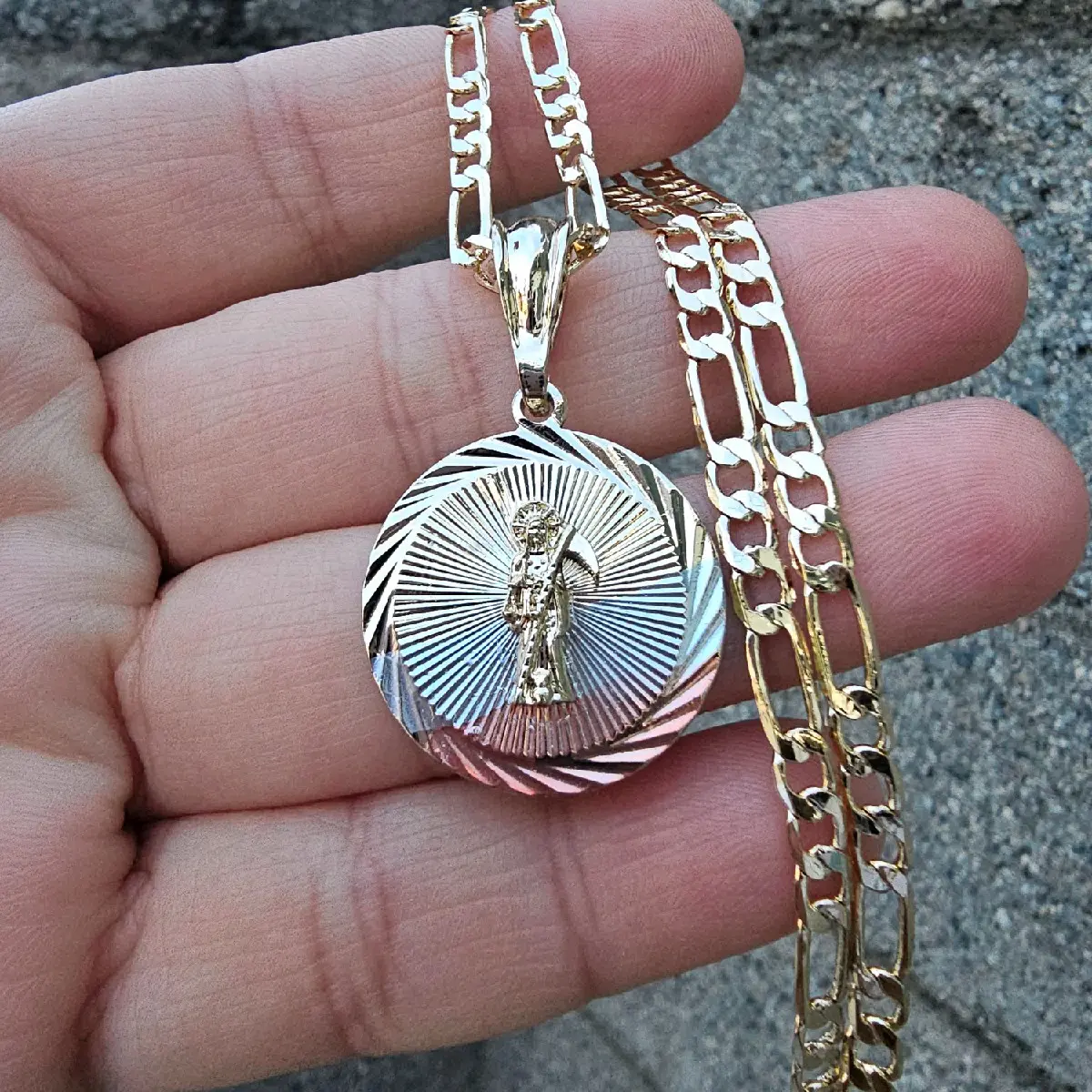 Santa muerte  tres tonos neckacle
