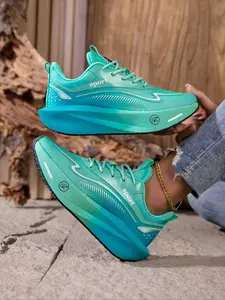 Women's Large Size Carbon Plate Lightweight Outdoor Running Shoes, Casual Ombre Design, Breathable Textile Upper, All Season Wear