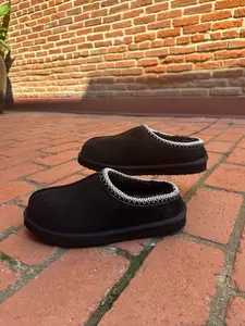 Kelli Tasman Slippers in Black