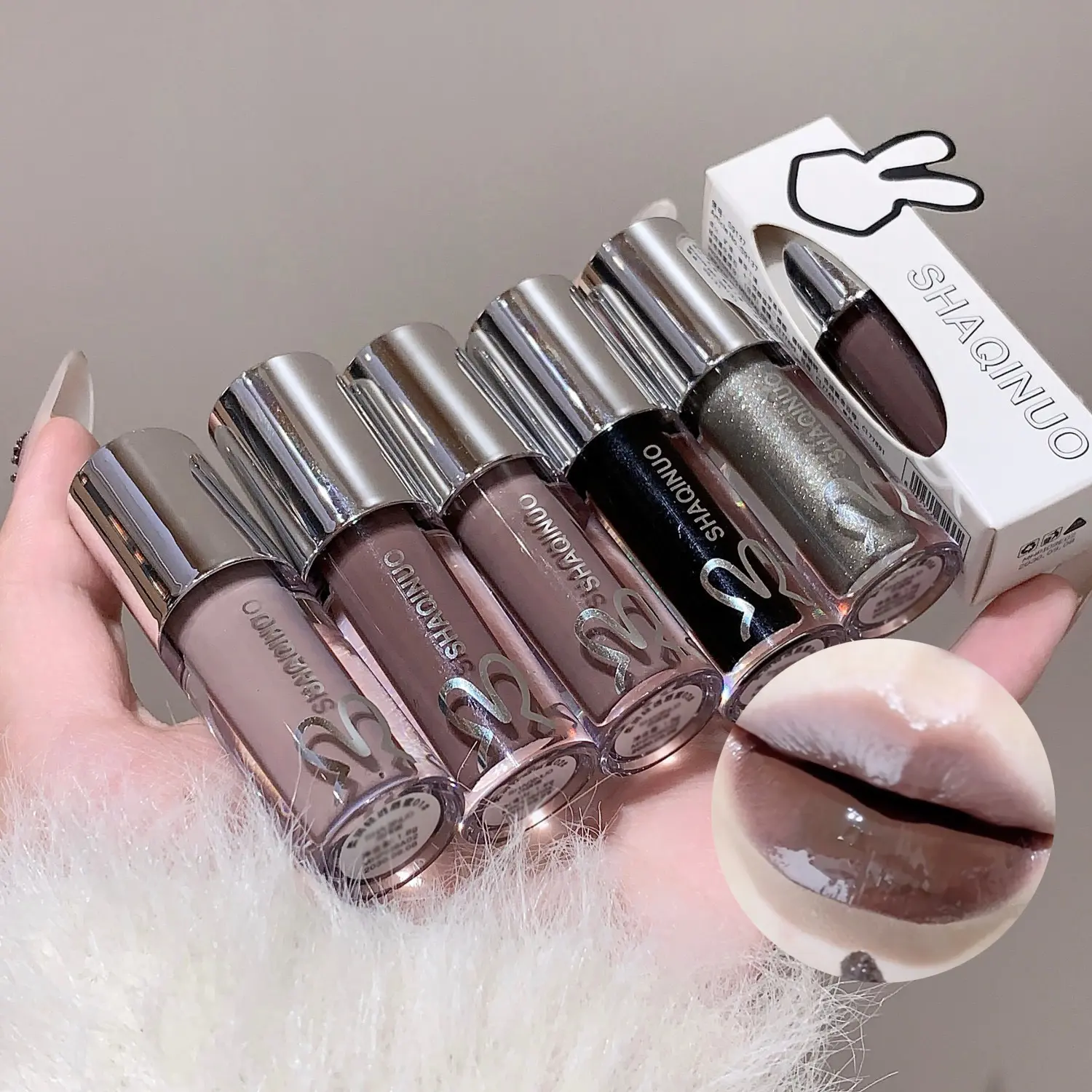 5 pieces, soft, smooth, lightweight lip gloss; watery shine with a silky texture; mirror-like glossy finish; rich, full color payoff; creates hydrated, plump lips.