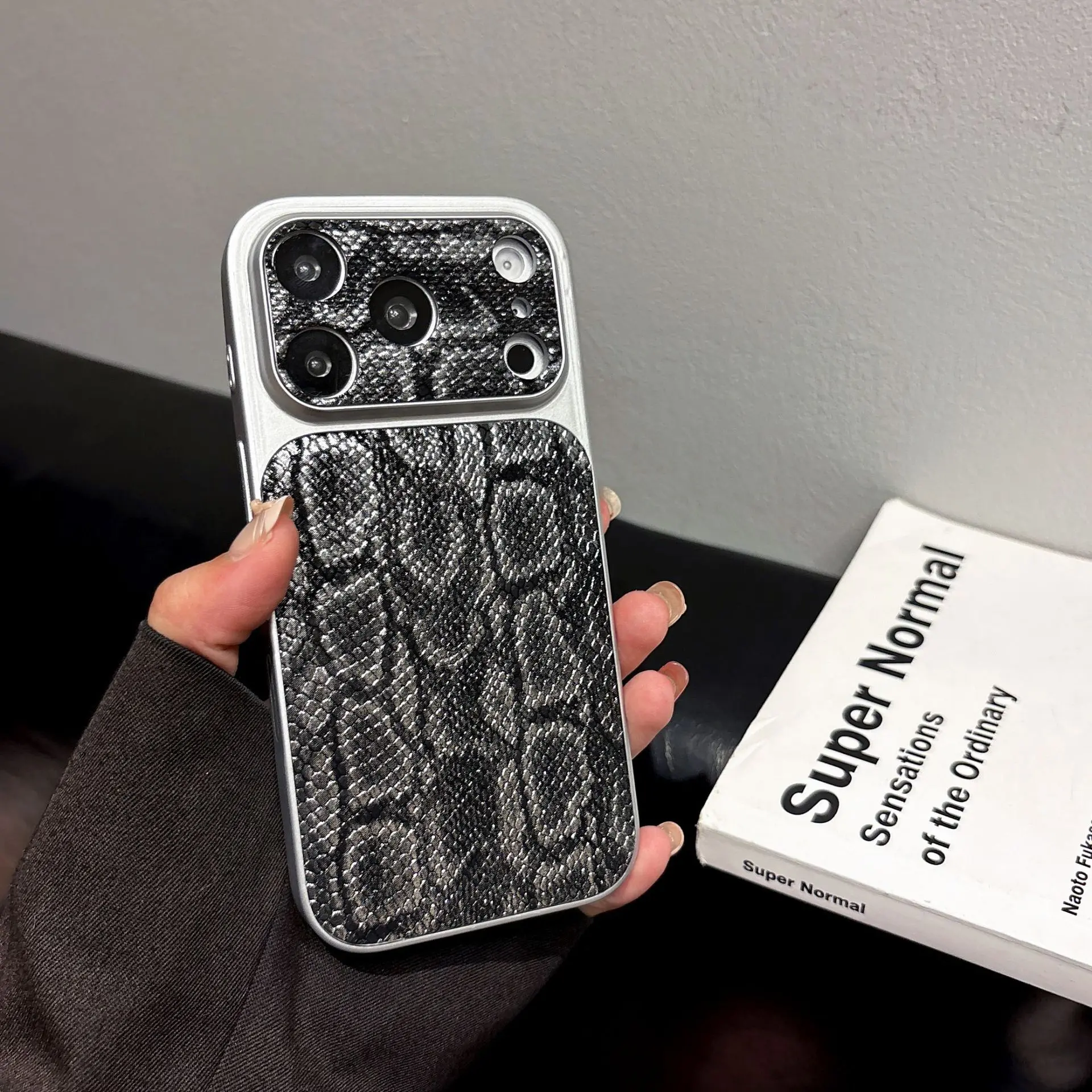 Black Crocodile Pattern