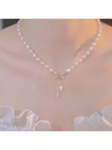 A women's fashion pearl necklace with a bowknot pendant, light luxury niche high-end elegant butterfly pendant clavicle chain, elegant and stylish for daily wear and versatile matching