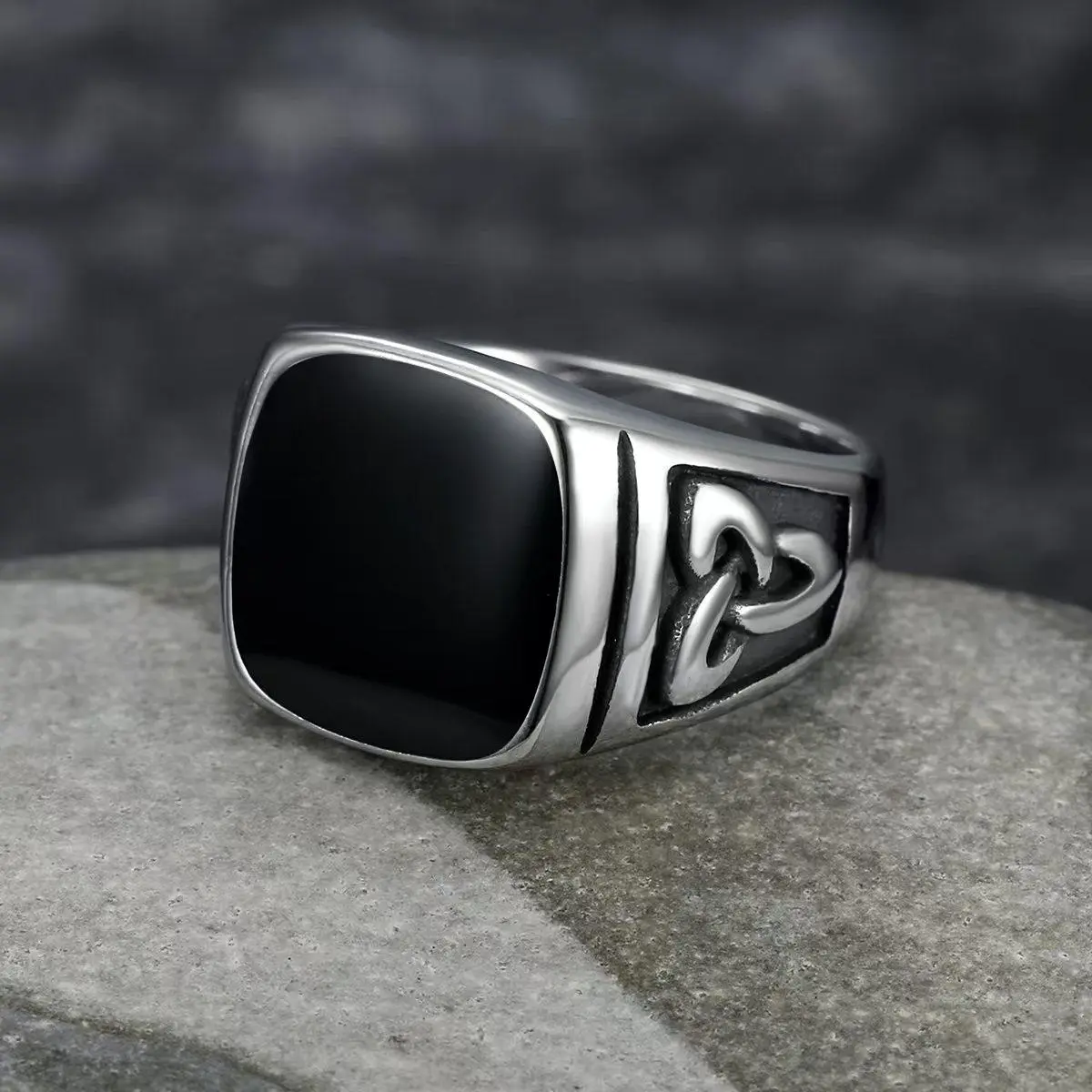 Viking-Inspired Stainless Steel Men's Finger Ring, Simple Fashionable Celtic Knot Pattern, Square Metal Ring with Vinyl Heart Accent, Geometric Costume Jewelry Accessory, Finger Rings, Metal Rings