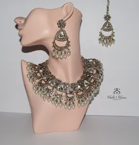 Meherbano Kundan Set