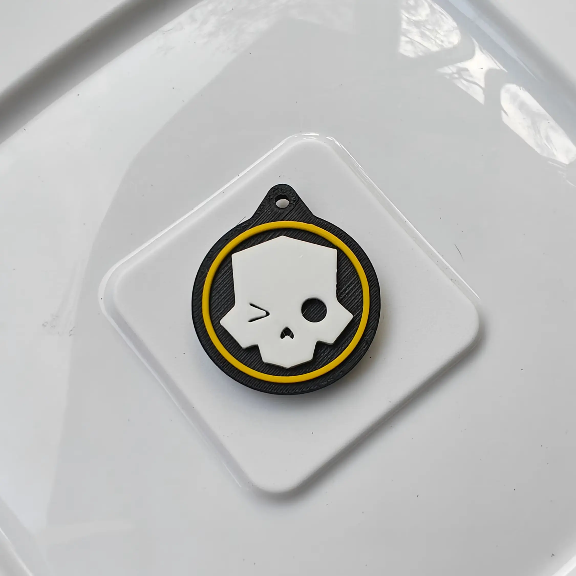 Wink black with white