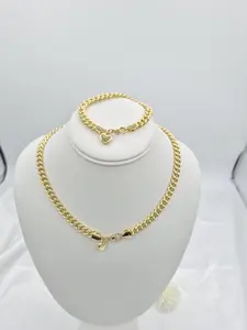 Choker and bracelet set with heart clasp in 14k gold plated.  (37)