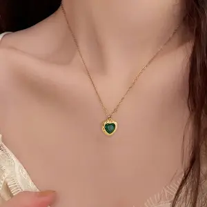 Elegant and Exquisite Green Zircon Heart-shaped Women's Fashion Pendant Necklace From Europe and America, Exquisite Party Accessories for Daily Vacations, Gifts for Friends, Family, and Celebrations, Suitable for Daily Wear Jewelry