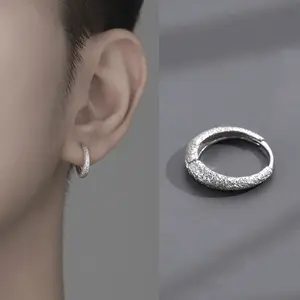 Fashionable niche circle earrings for men and women, trendy personality, cool and handsome starlight frosted earrings