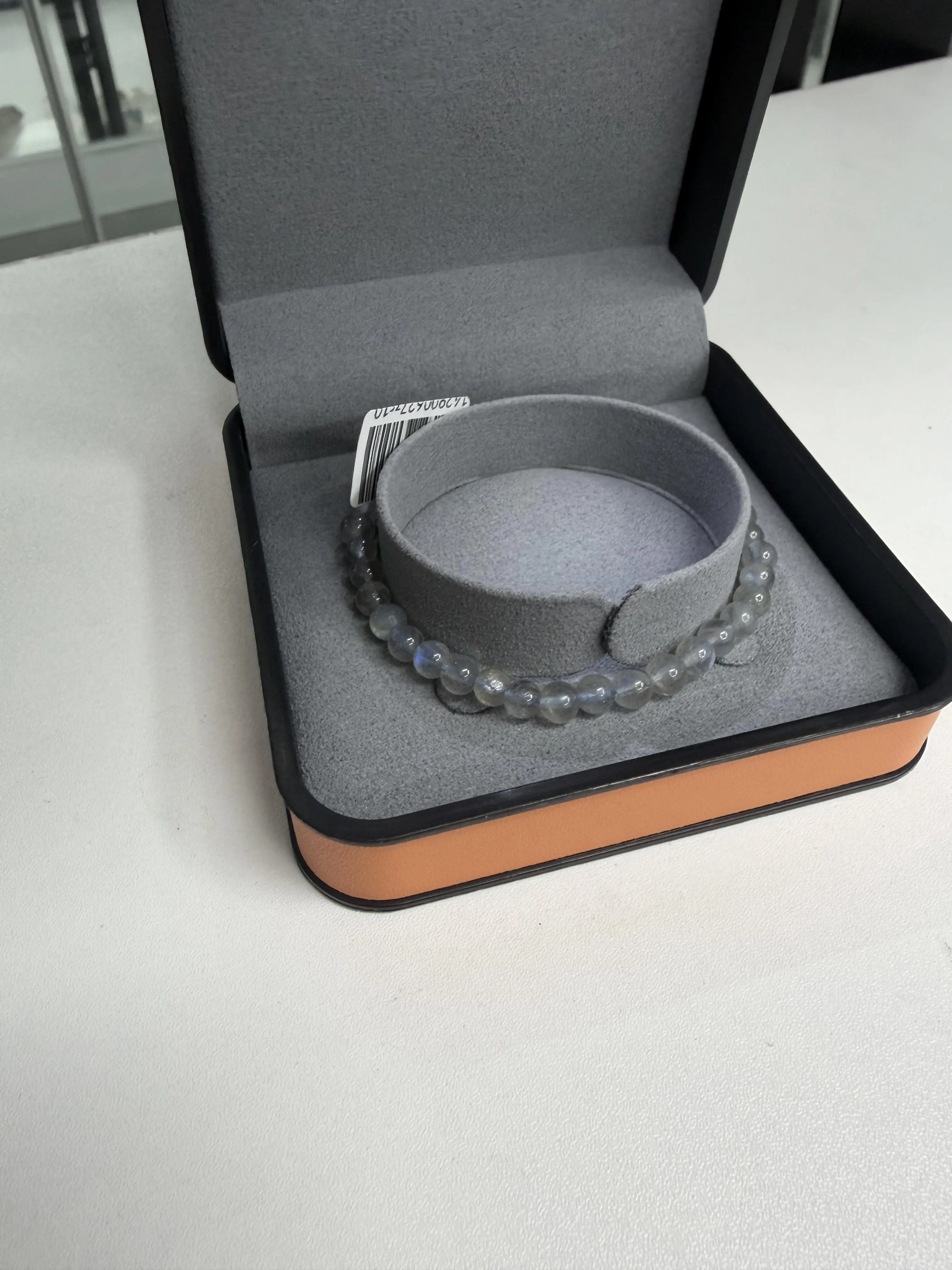 Simi(13976)gc.A labradorite bracelet—simple yet stylish!