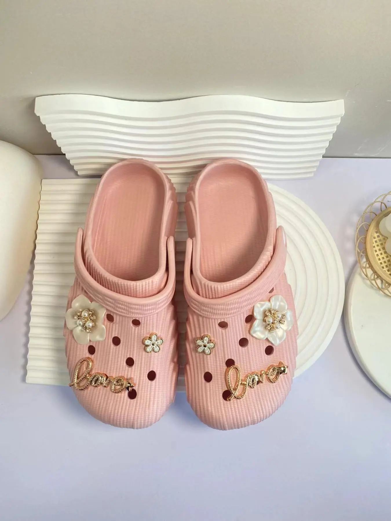 Women's Fashionable Flower & Letter Design Breathable Lightweight Clogs, Casual Comfortable Home Slippers, House Slippers, Summer Beach Slippers, Two Ways To Wear Shoes for Indoor & Outdoor, Floral Slippers, Girl