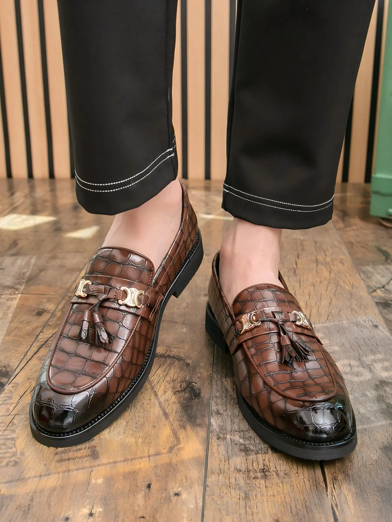 Men's Large Size Loafer Shoes Crocodile Pattern Business Casual Breathable Comfort Lightweight Commuter Formal Footwear