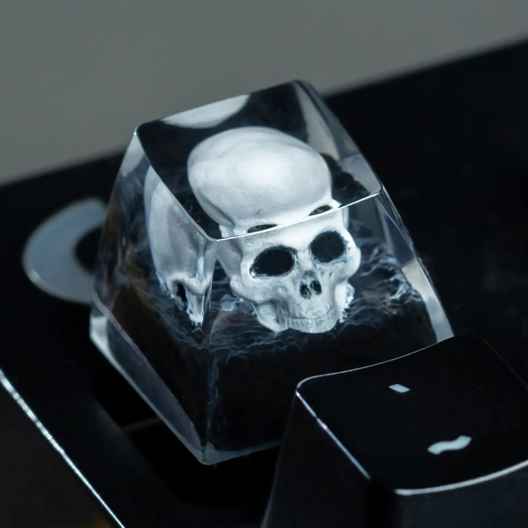 Skull Design Abs Keycap, R5/Esc Skull Keycaps for Cherry MX Standard Gaming Mechanical Keyboard, Cool Gift for Men or Women, Halloween, Gaming Keyboard Accessories, Computer Peripherals