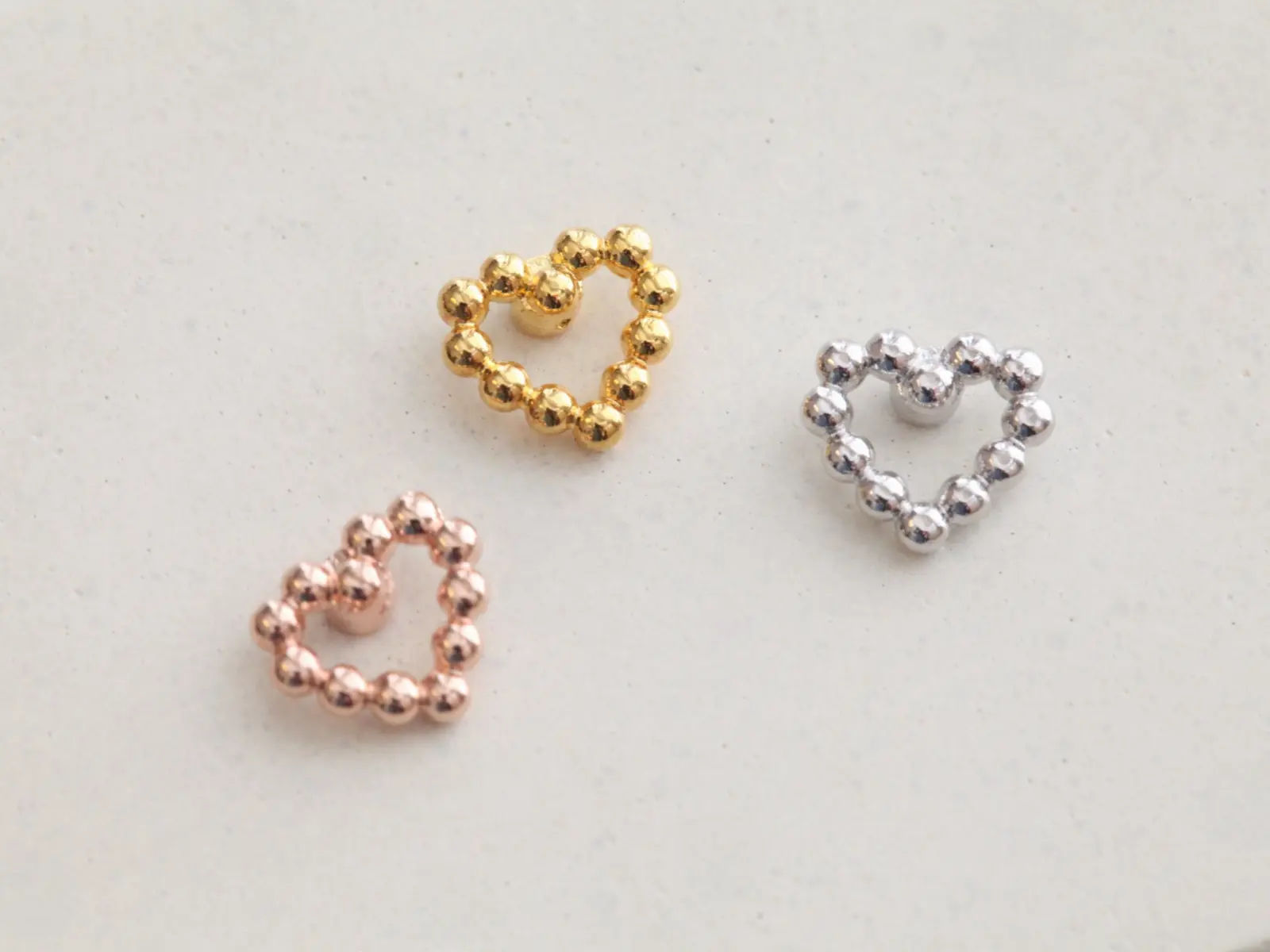 Hallow Heart Cartilage Earrings • Bubble Heart Tragus Stud • Silver 4mm Pushback Stud • Dainty Friendship Piercing • 18g Popular 4mm Labret