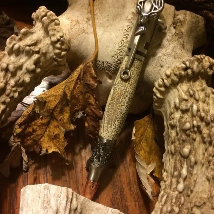 Handcrafted Bolt Action Ink Pen with Unique Design and Natural Inspired Handle