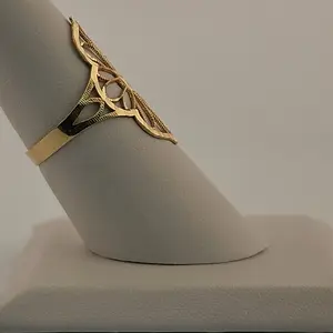 10k Anillo estilo flor