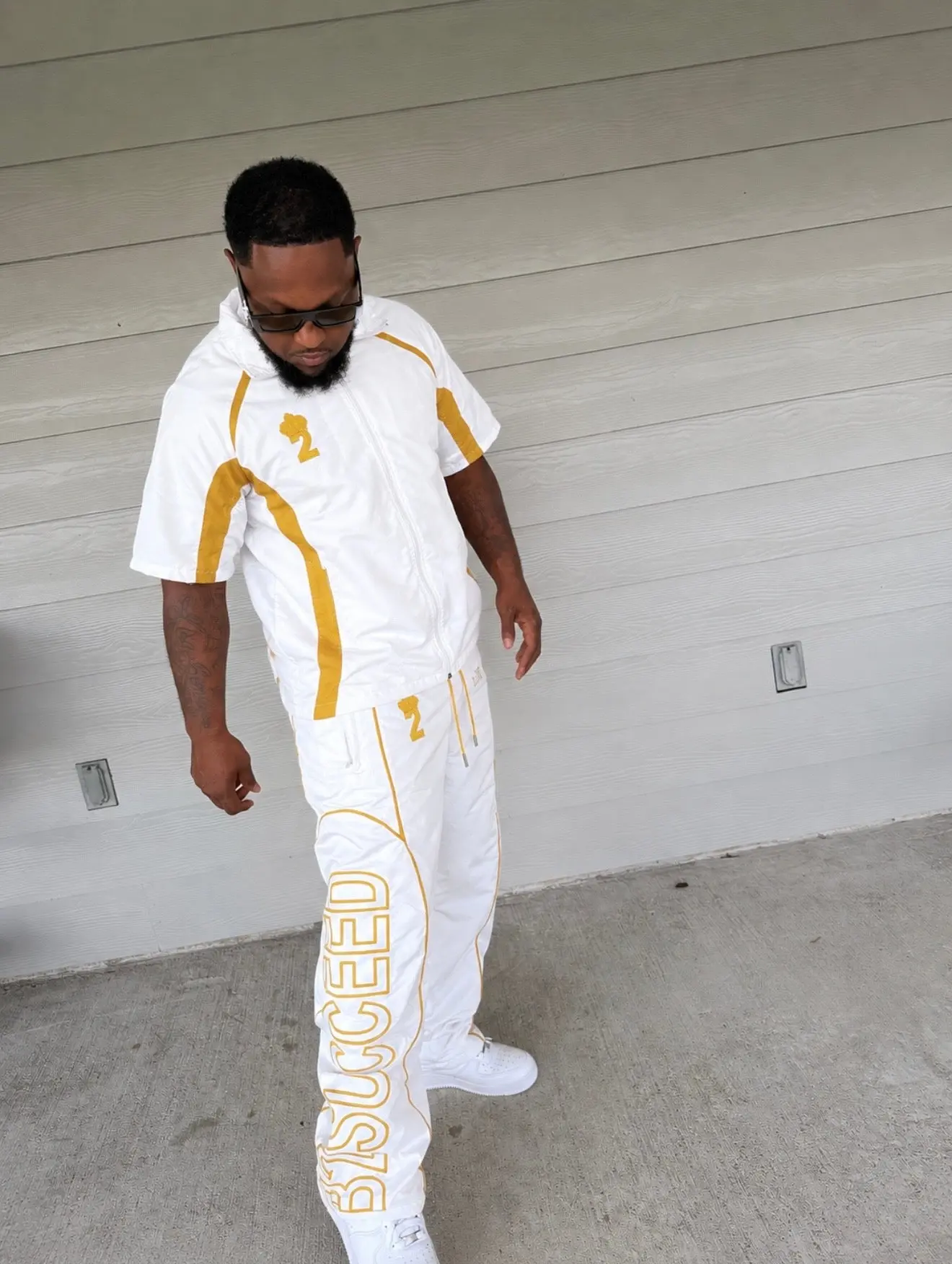 Believe2Succeed Elite White & Gold Set “WINDBREAKER”