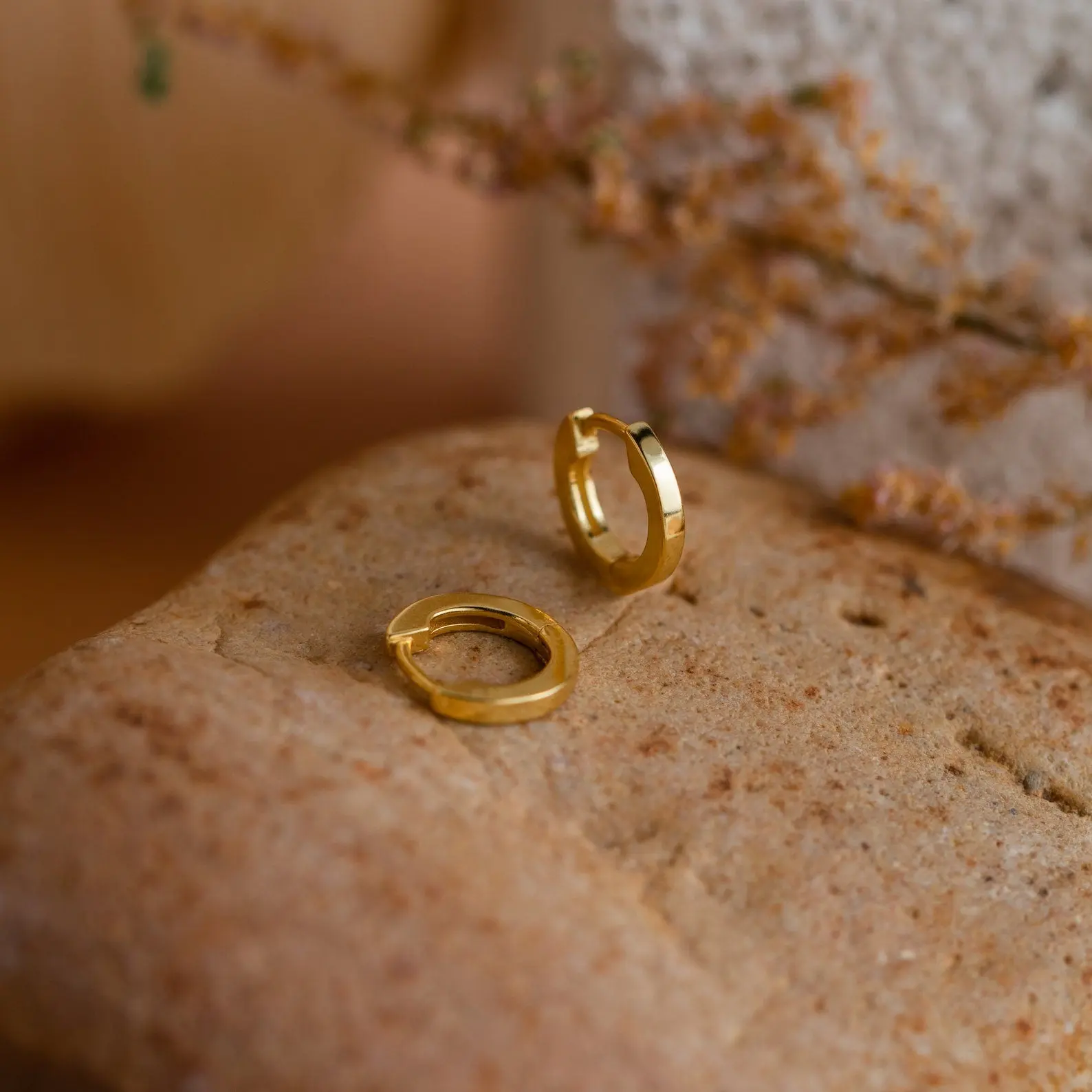Editor III Huggies by Caitlyn Minimalist - Dainty 12mm Everyday Huggie Hoop Earrings in Gold & Silver - Minimalist Everyday Jewelry - Mom Gift