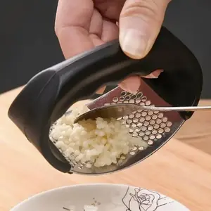 Stainless Steel Garlic Press, Easy to Clean and Durable Kitchen Tool, Ideal for Crushing Garlic, Perfect for Apartments and Dorms