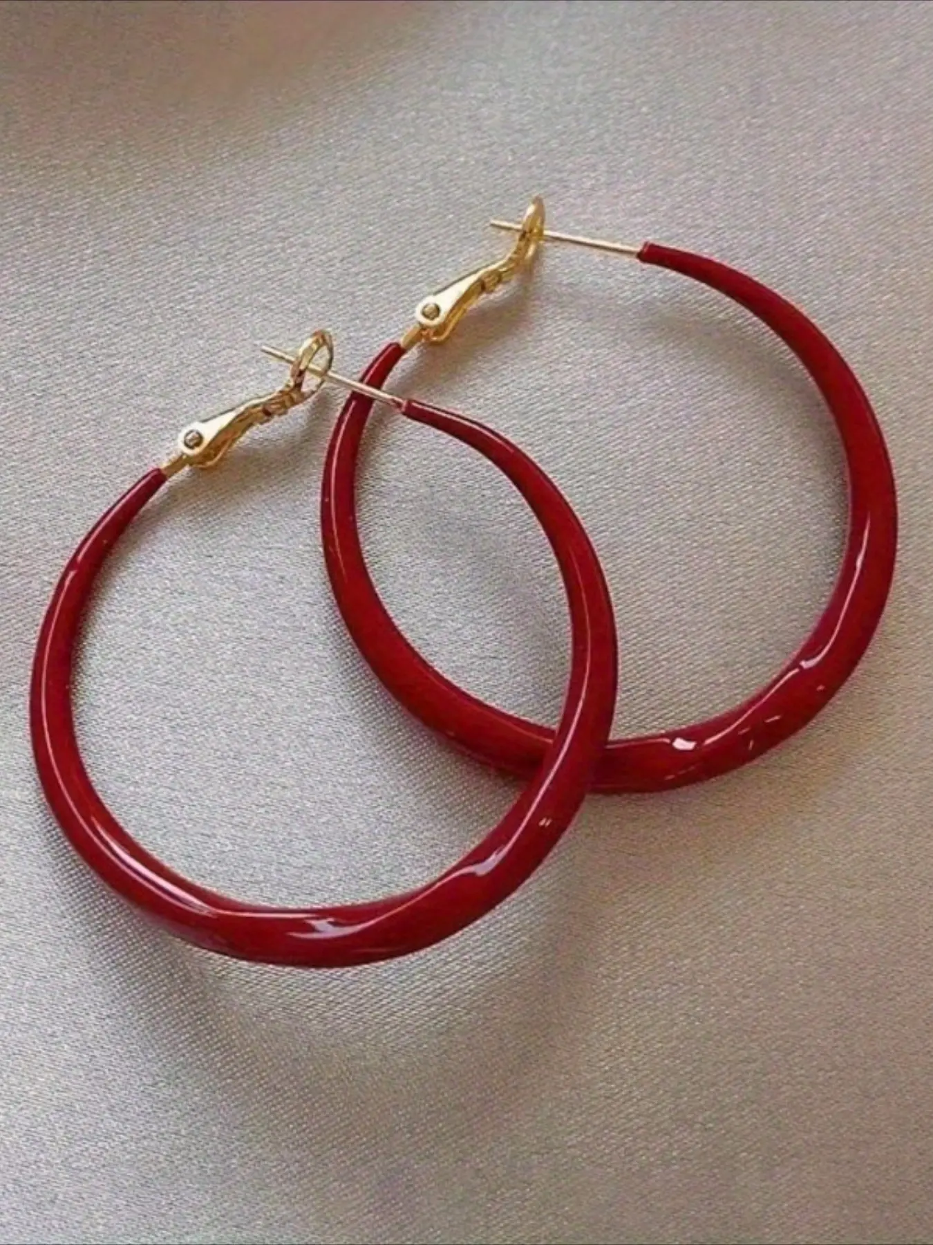 Red sweet candy colored C-ring earrings for women, fashionable and simple circular earrings, elegant jewelry, holiday party accessories, Hoop Earrings, Trendy Jewelry, Ear Hoops