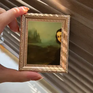 Half-Faced Mona Lisa Magnetic Fridge Magnet, Vintage Classic Art Decor, Humorous Altered Masterpiece Magnet for Kitchen, Gift for Art History Enthusiasts, Home Decor