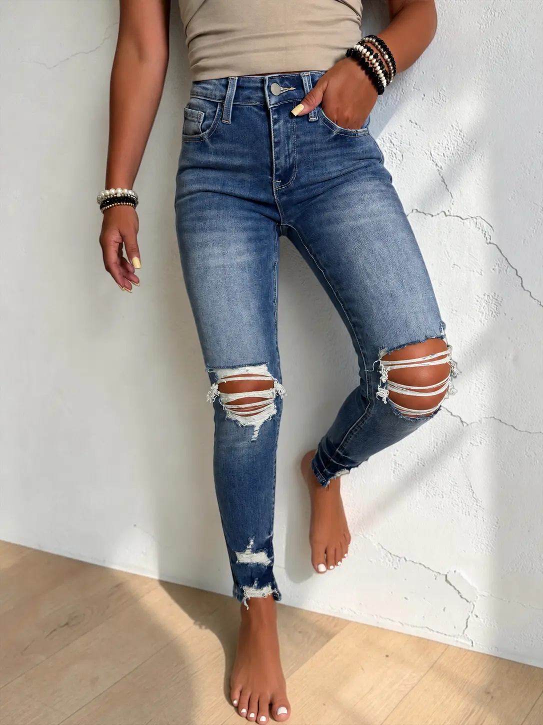 LIGHT WASH Elm Street Skinny Jeans- Your new favorite pair of skinnies