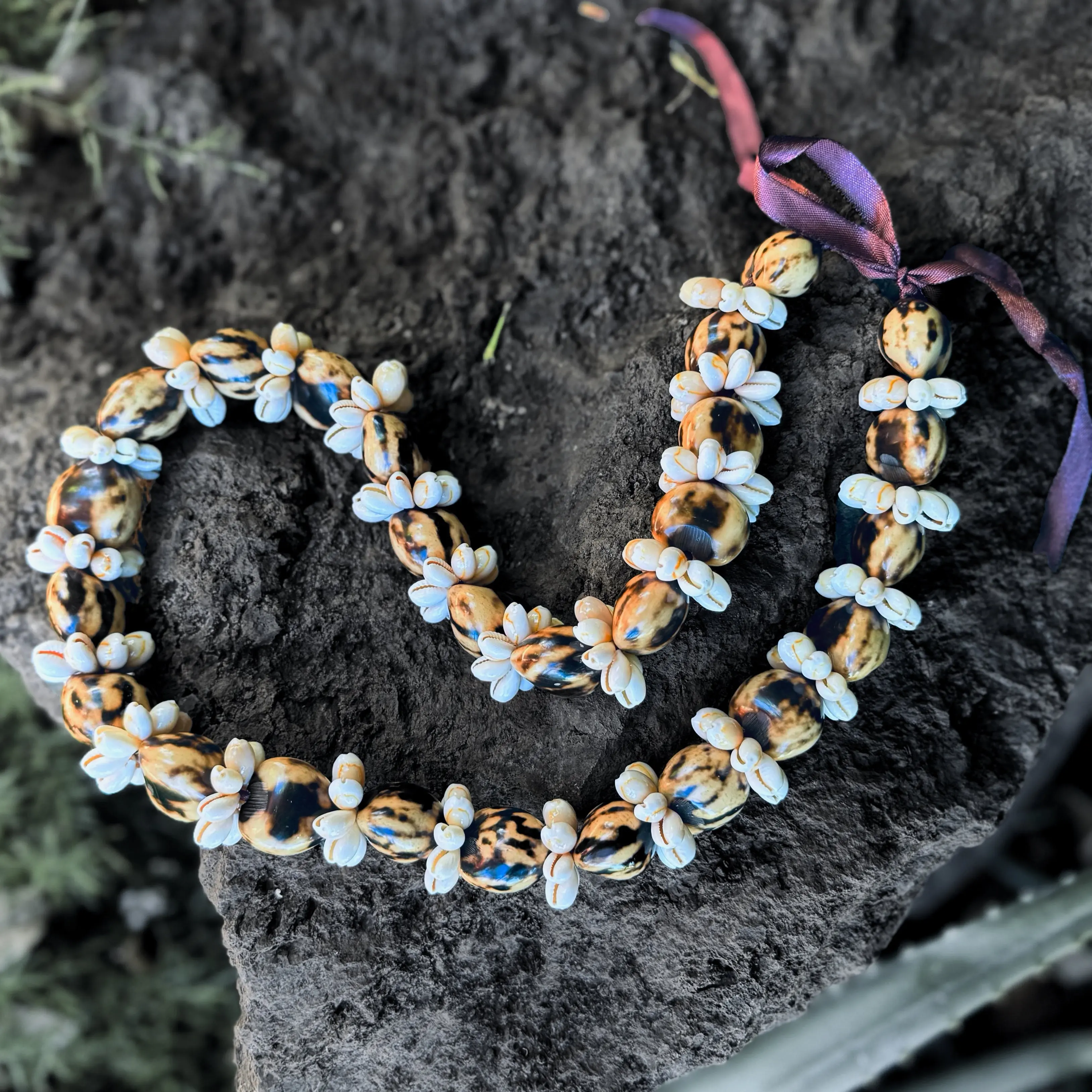 Hawaiian Store Kukui Nut & Cowry Shell Lei – Handmade Necklace 30"