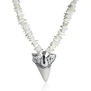 White Puka Shell Adjustable Chain Necklace Hawaiian Seashell for Women Men Beach Necklaces Clam Chips Surfer Conch Handmade Bohemian Summer Imitation Cool Fossil Shark