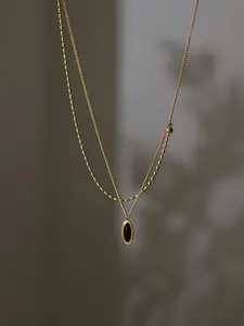 Stylish and elegant French-style oval cat-eye black necklace with a deep pupil design, paired with a black mirrored choker - versatile for everyday wear, suitable for casual outfits and as a gift.