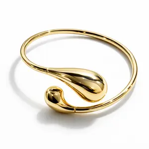 Vale & Veil — Paris | Voûte Sculptural Cuff | Hand-Sculpted Gold Bangle Bracelet (I02826I0Z)