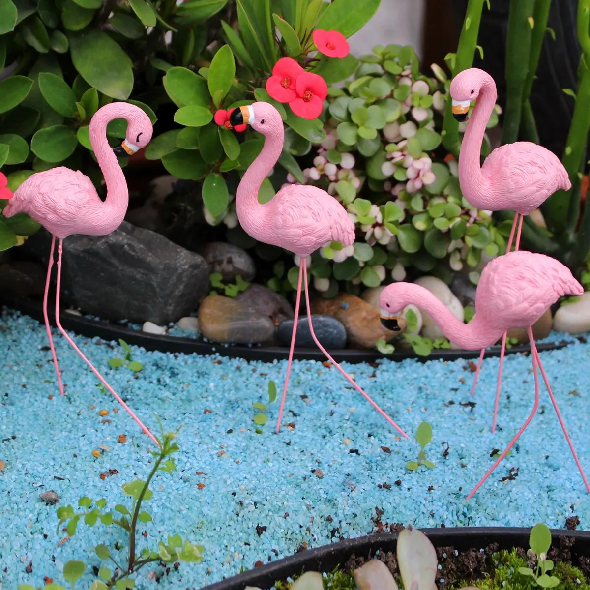 Flamingo Resin Statues Set of 4, Garden Decor Animal Plugs, Outdoor Decoration for Yard, Lawn, Patio, Pond, Backyard, Holiday Parties, Garden Accessories