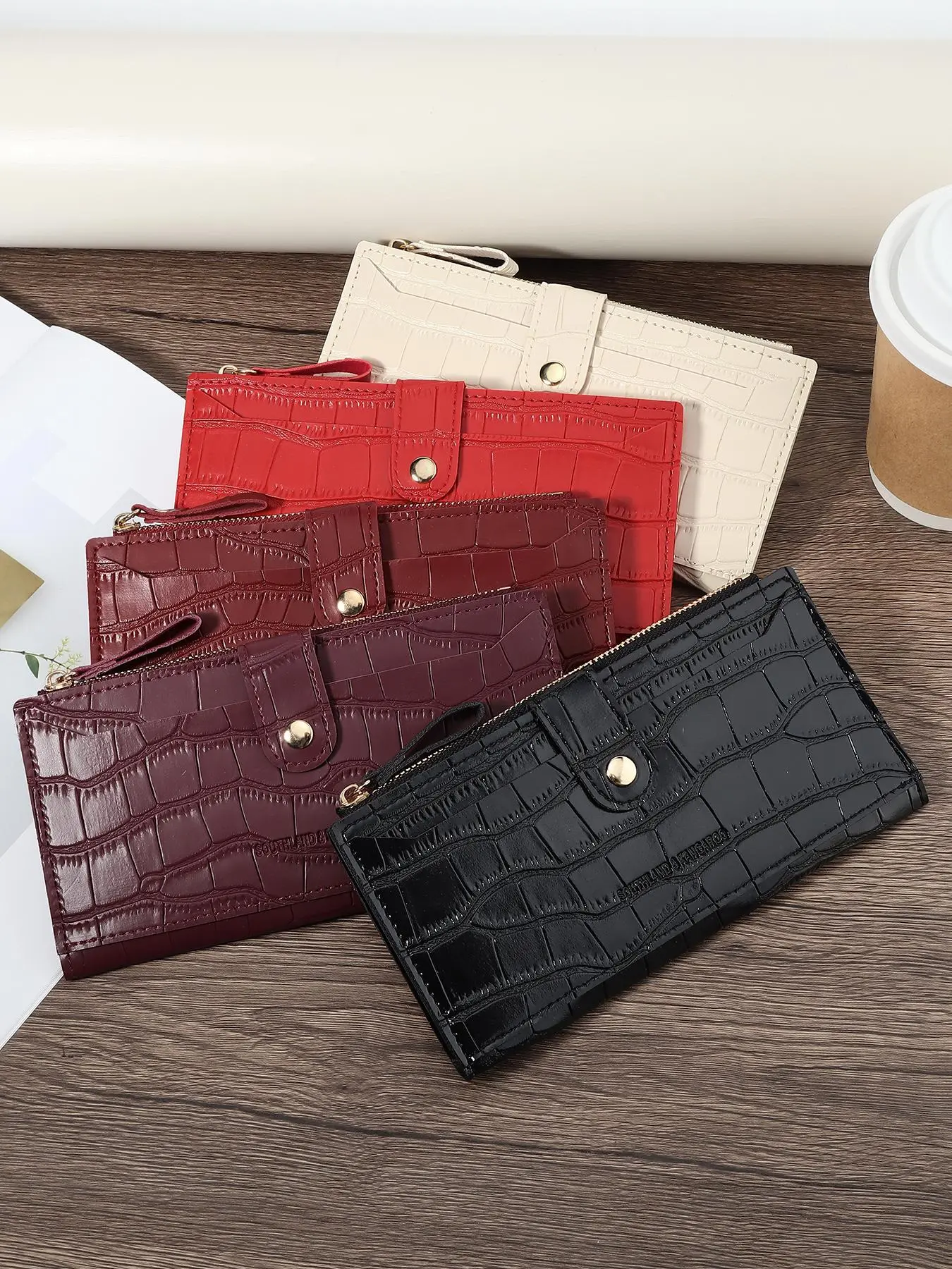 Women's Fashionable Crocodile Embossed Long Wallet, Durable Fashion Wallet, Stylish Wallet, Casual Versatile Zipper Wallet with Multiple Card Slots, Large Capacity Wallet for Outdoor, Travel, and Back to School, Wallets Women