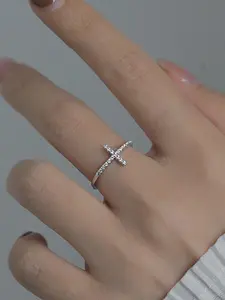 Silver Color Zircon Cross Pendant Necklace, Elegant Jewelry Accessory for Women, Perfect Gift for Special Occasions