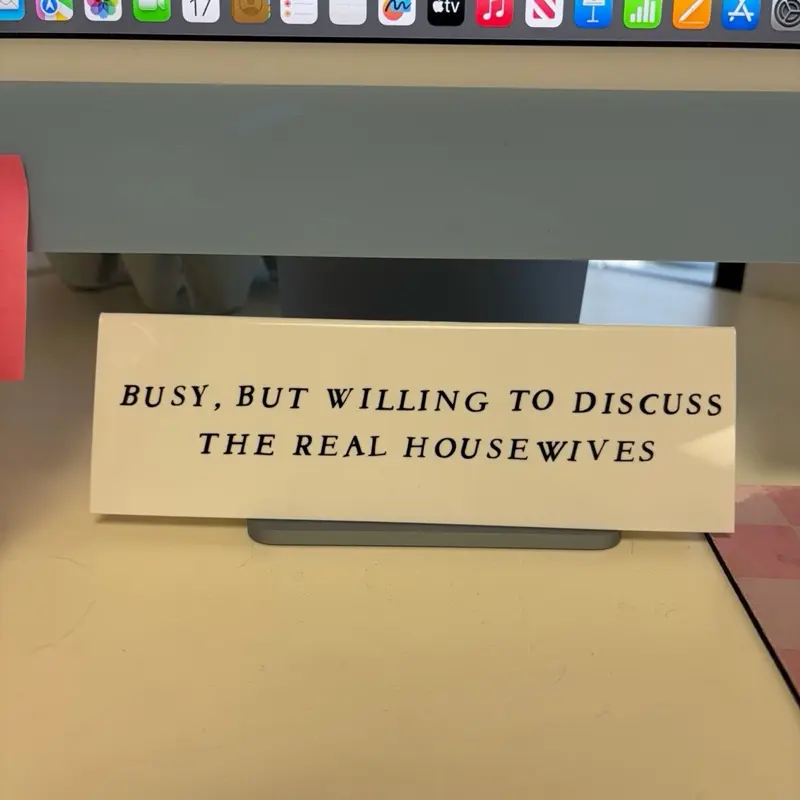 HW desk sign HW desk sign