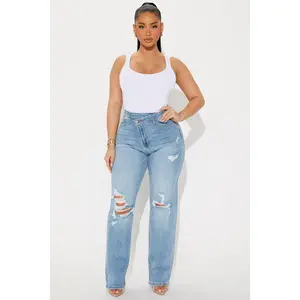 Iconic Crossover Straight Leg Jeans - Light Wash