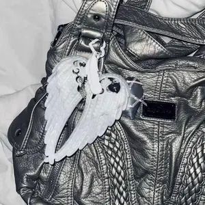 Wings Shape Carabiner Acrylic Keychain Y2K Punk  Angel Wings Bag Pendant Heart Cross White DIY Keychain Bag Hanging Decor