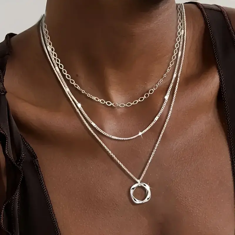 Trendy Multi-Layer Necklaces Set for Women, Stackable Choker Chain with Round Pendant, Elegant Classic Style, Versatile Jewelry for Casual Look and Special Occasions