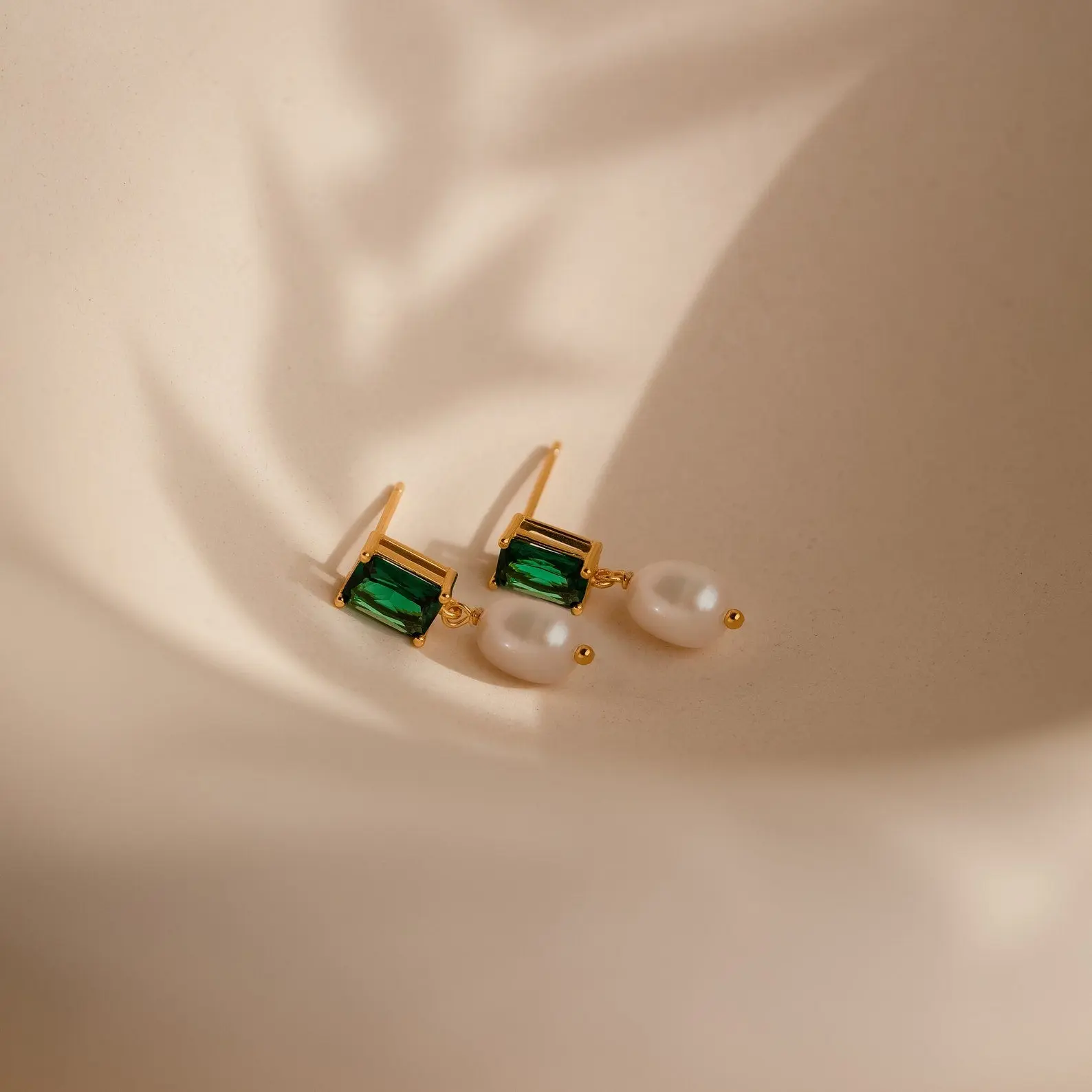 Emerald Pearl Drop Earrings by Caitlyn Minimalist - Vintage Green Emerald Dangle Stud Earrings - Gemstone Jewelry - Gift for Mom