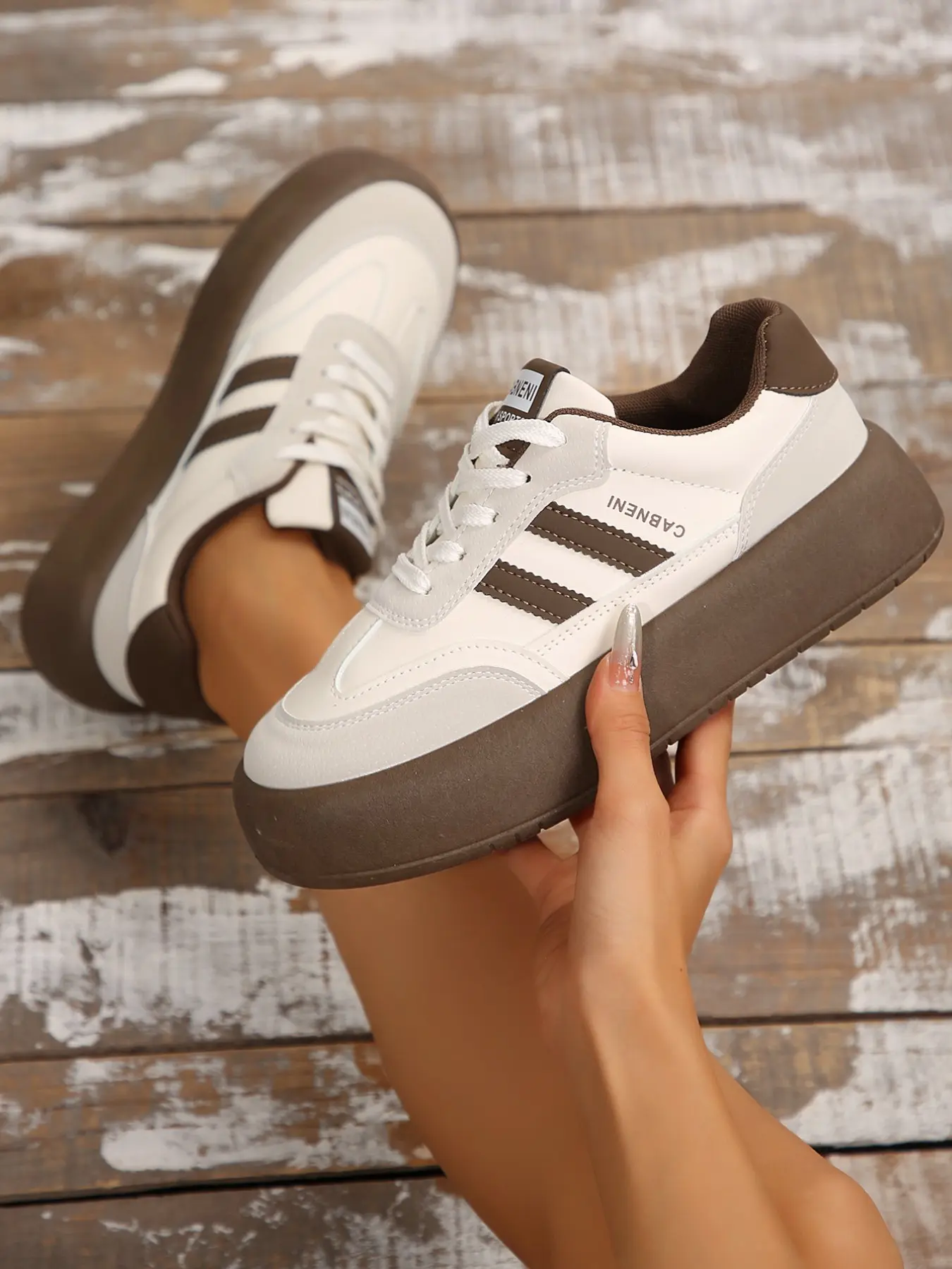 Women's Thick Sole Sports Shoes with Elegant Line Decorations, Comfortable Lining, Fashion Casual Sneakers, Casual Trendy Sneakers, Thick Soled Sneakers, Stylish Sneakers, Trending Sneakers, Fashionable Casual Sneakers for Modern Women
