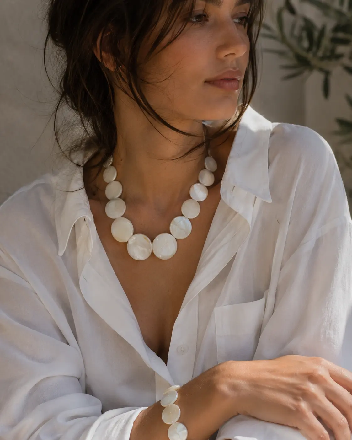 Female Natural Mother of Pearl Shell Necklace-Bracelet Set, 18+5cm Adjustable Brass Ocean White Pearl Jewelry, Casual Elegant Coastal Summer Statement Piece for Daily Wear, Ocean Pearl Necklace, White Pearl Necklace