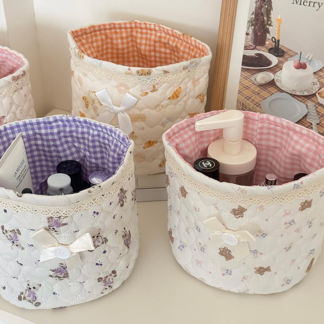 Cute Floral Quilted Fabric Storage Basket, Foldable Round Desktop Organizer for Makeup, Skincare, Sundries, Ins Style Plaid Lined Storage Bin for Home, Dorm, Bathroom